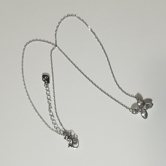 Like New Rare Swarovski Flower/Clover Necklace - Picture 3 of 10